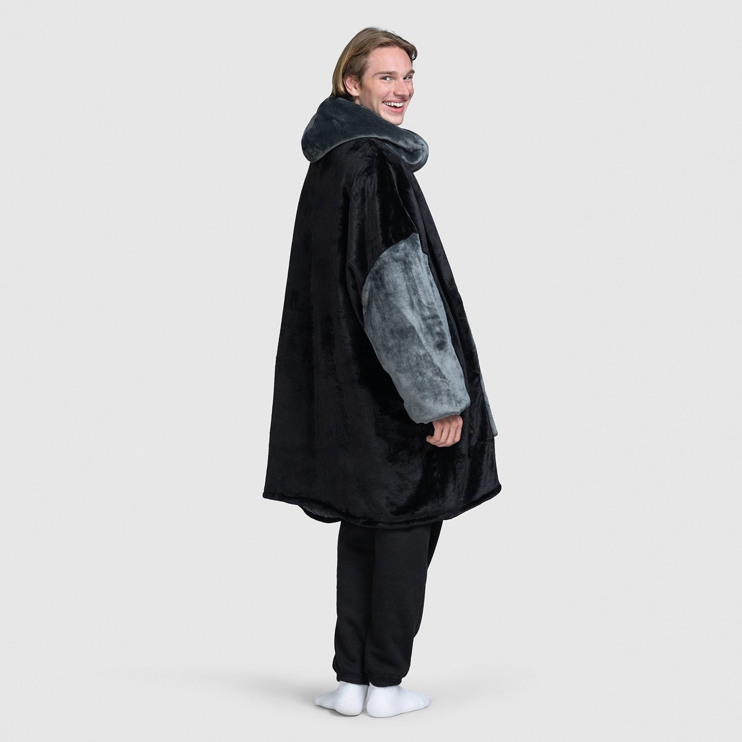 size: Dan is 183cm wearing a size OOD