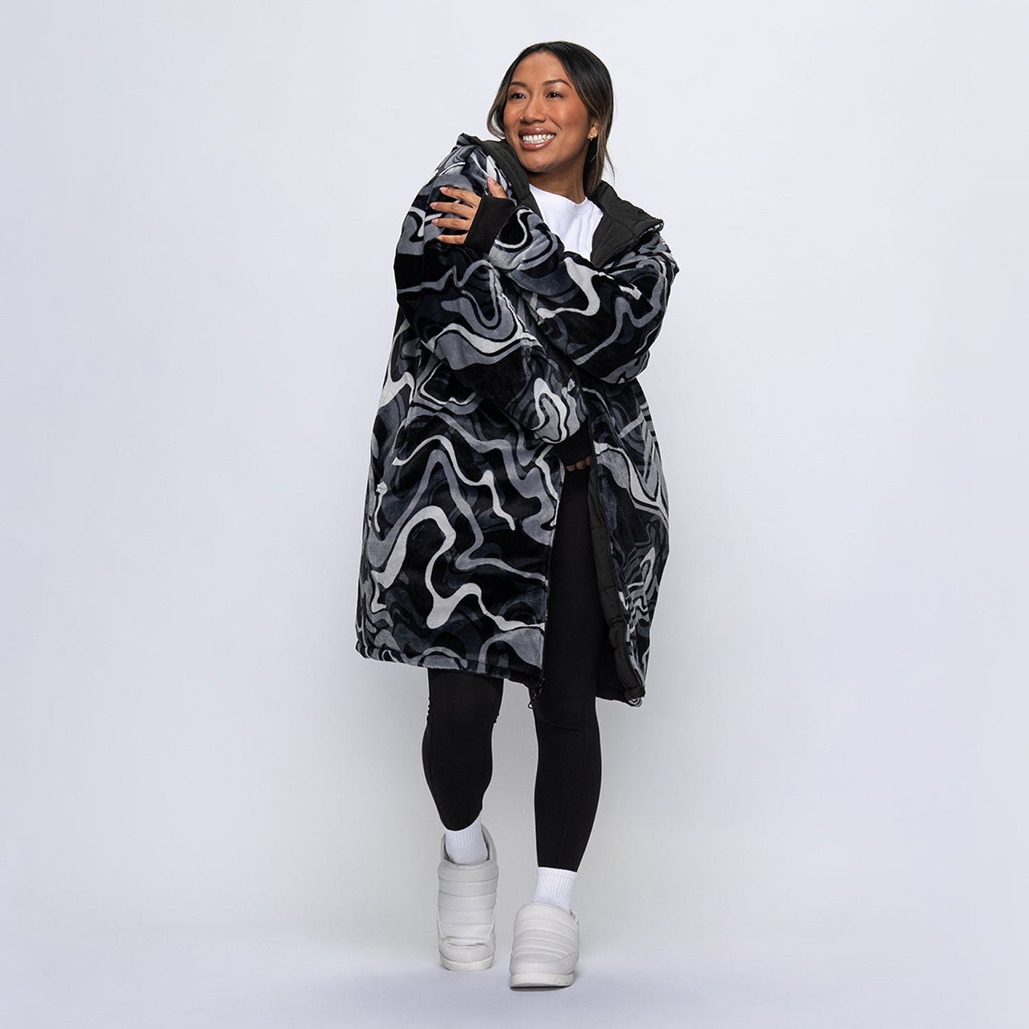 size: Sonya is 160cm wearing a size S/M
