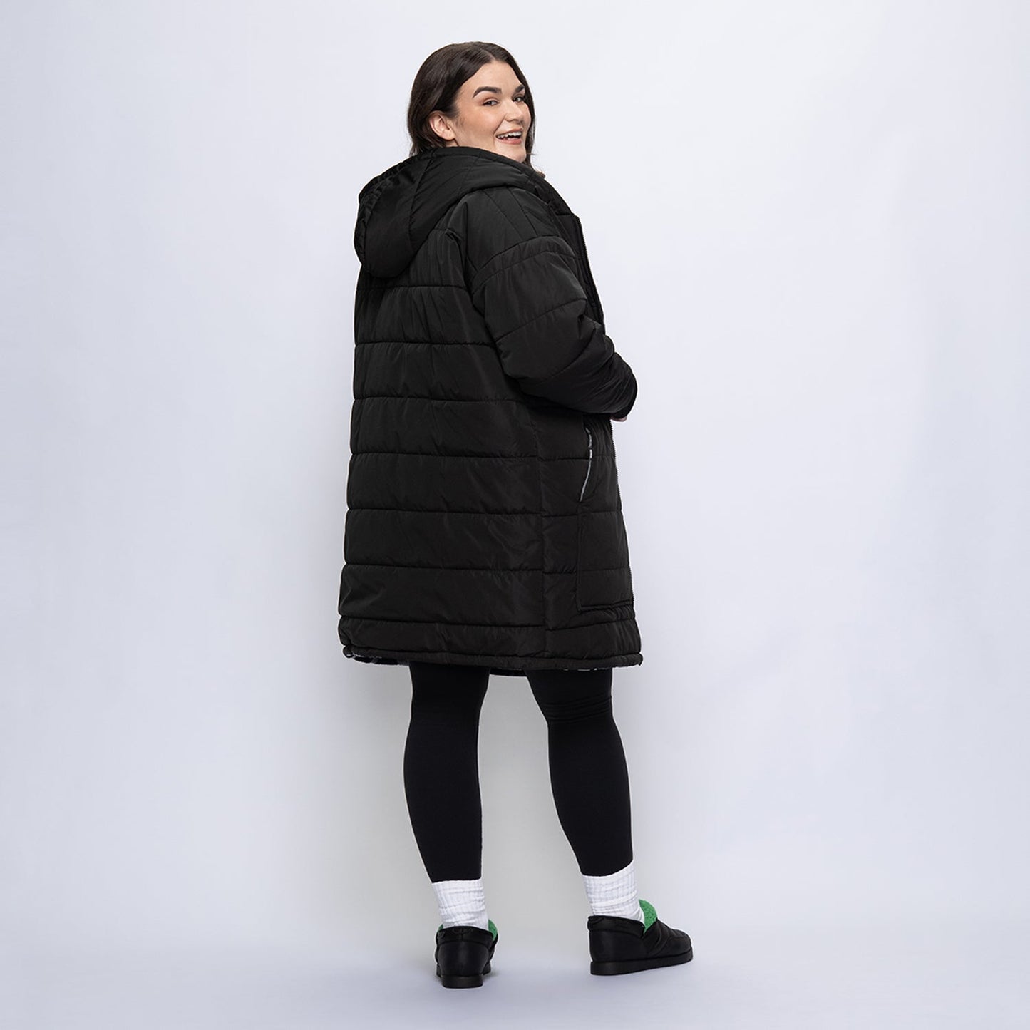size: Claudia is 173cm wearing a size L/XL