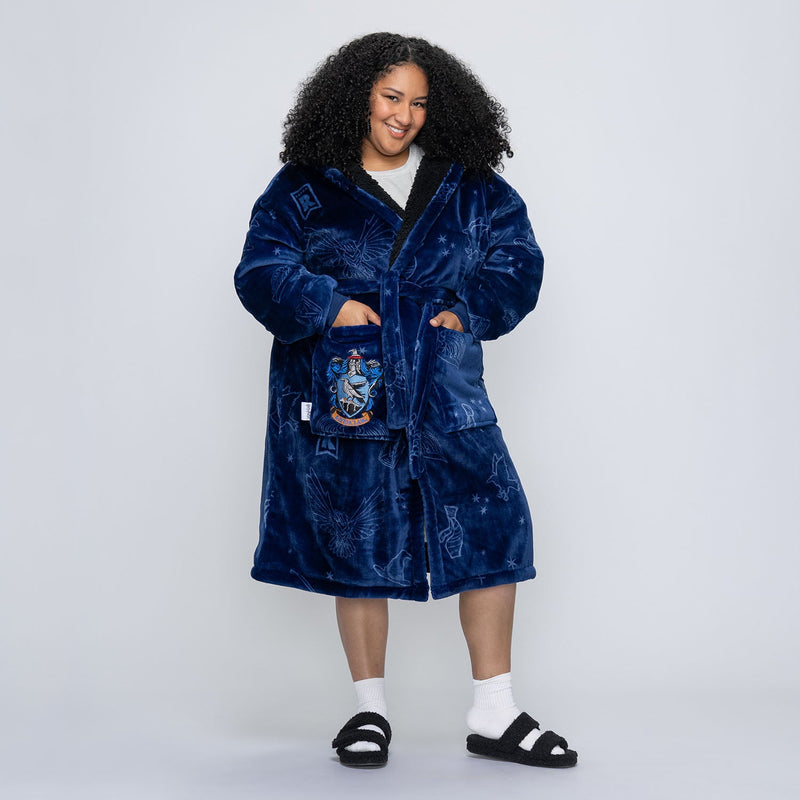 size: Aisha is 161cm wearing a size L/XL