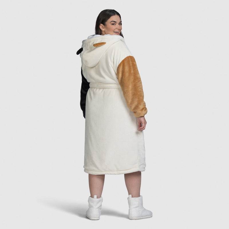 size: Claudia is 173cm wearing a size L/XL