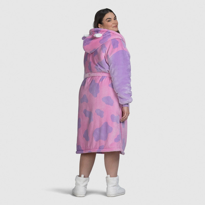 size: Claudia is 173cm wearing a size L/XL