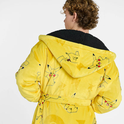size: Archie is 183cm wearing a size L/XL