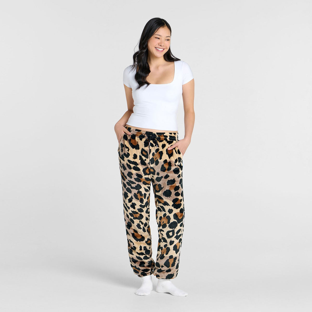 size: Ailene is 178cm wearing a size S/M