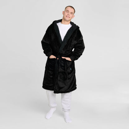 size: Riley is 182cm wearing a size L/XL
