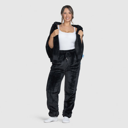 size: Mia is 170cm wearing a size S/M