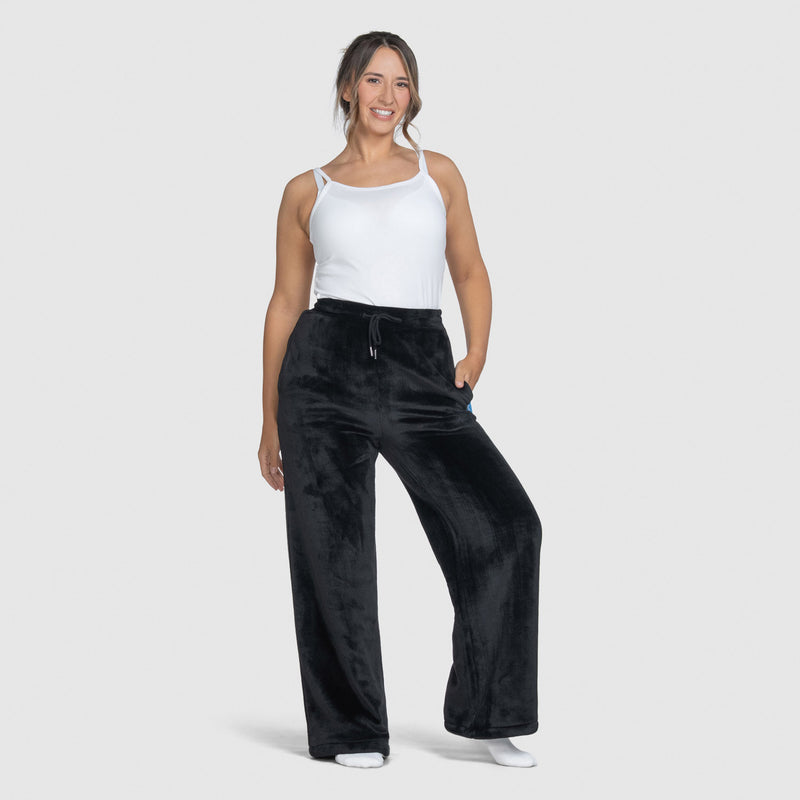 size: Mia is 170cm wearing a size S/M