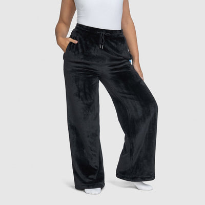 size: Mia is 170cm wearing a size S/M