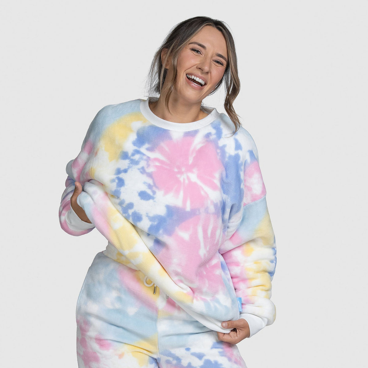 size: Mia is 170cm wearing a size S/M