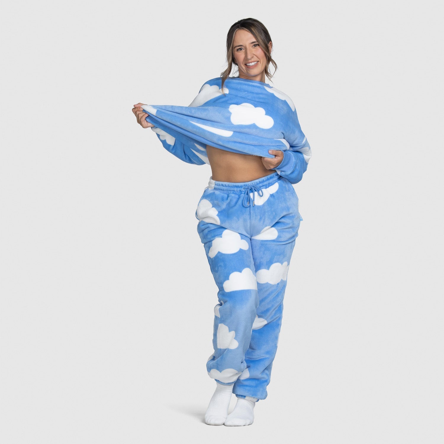 size: Mia is 170cm wearing a size S/M