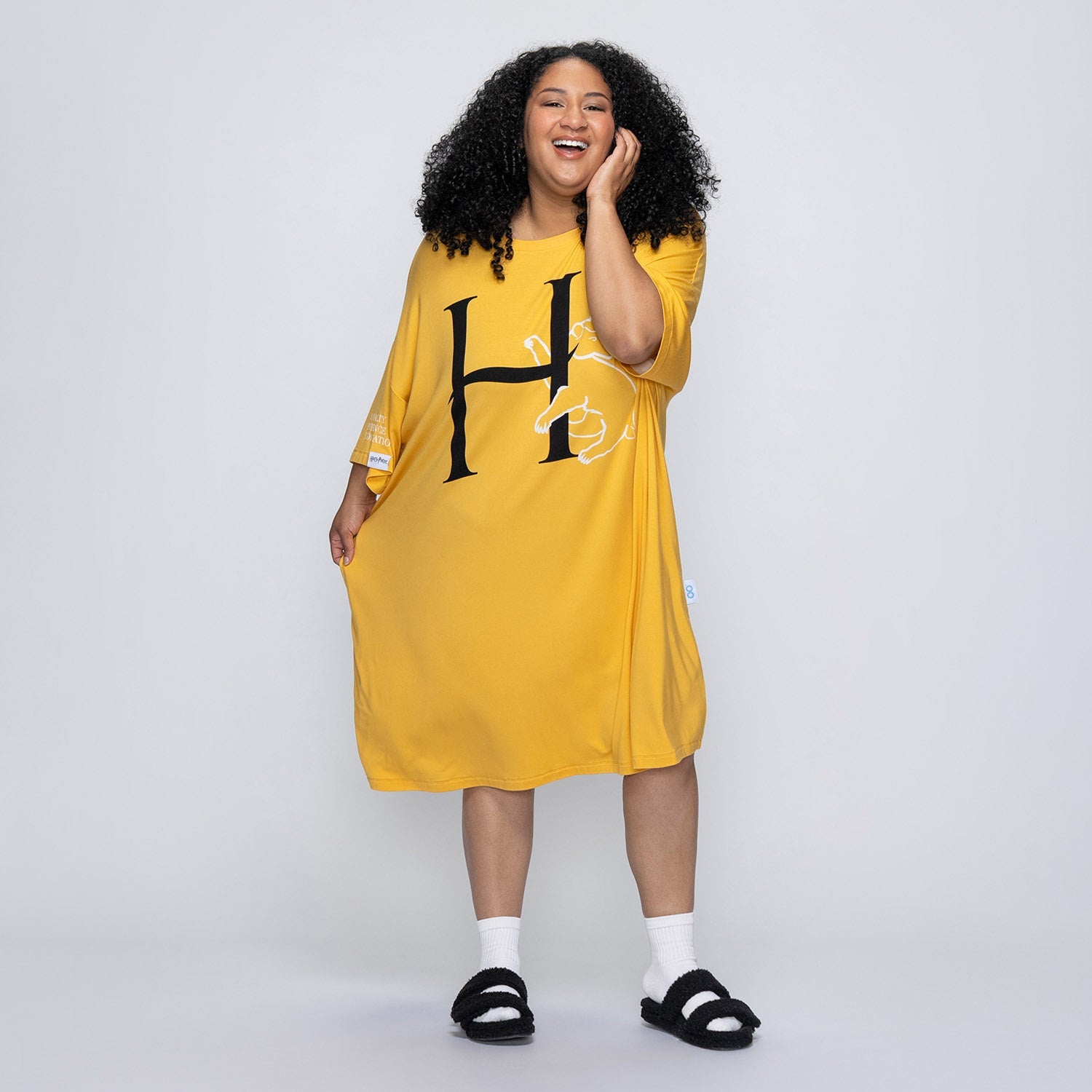 size: Aisha is 161cm wearing a size S/XL