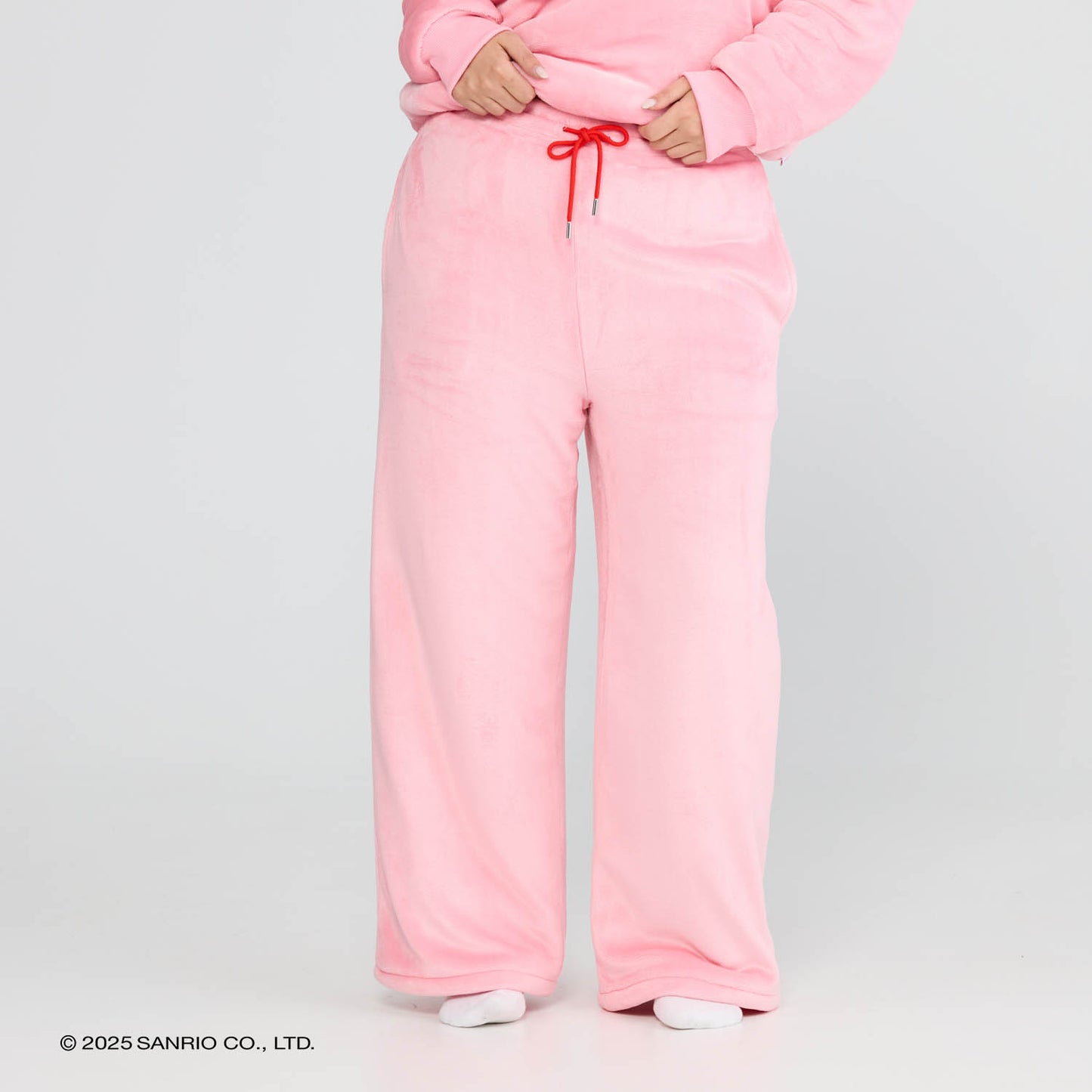 size: Serena is 180cm wearing a size L/XL