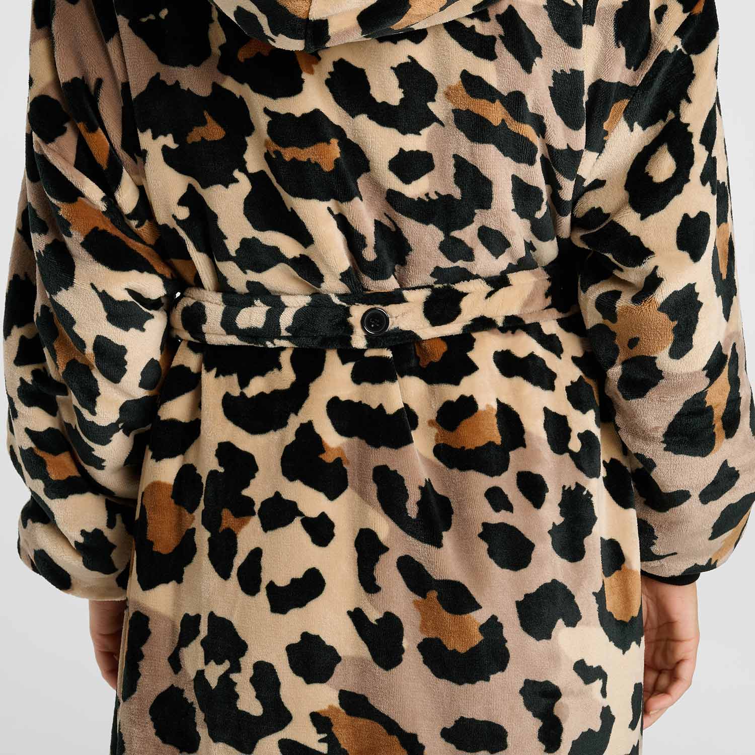 size: Milla is 179cm wearing a size S/M