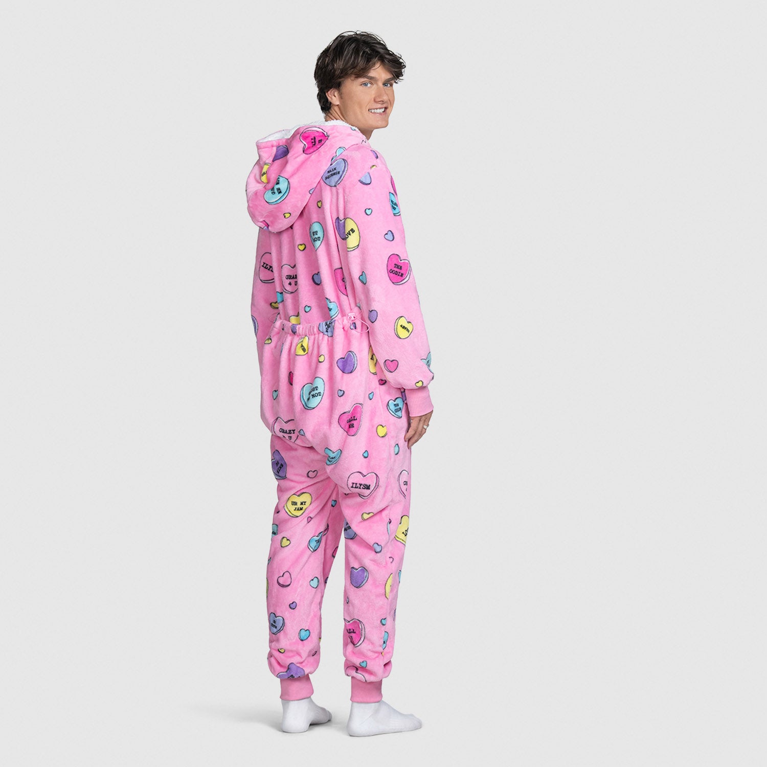 size: Finn is 183cm wearing a size L/XL