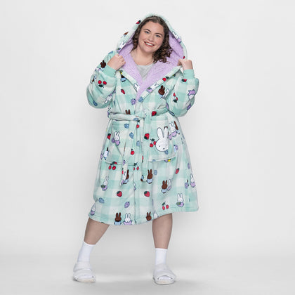 size: Finty is 169cm wearing a size  L/XL