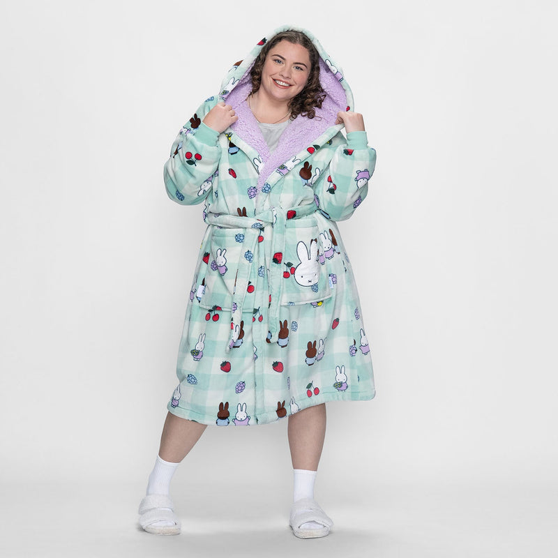 size: Finty is 169cm wearing a size  L/XL