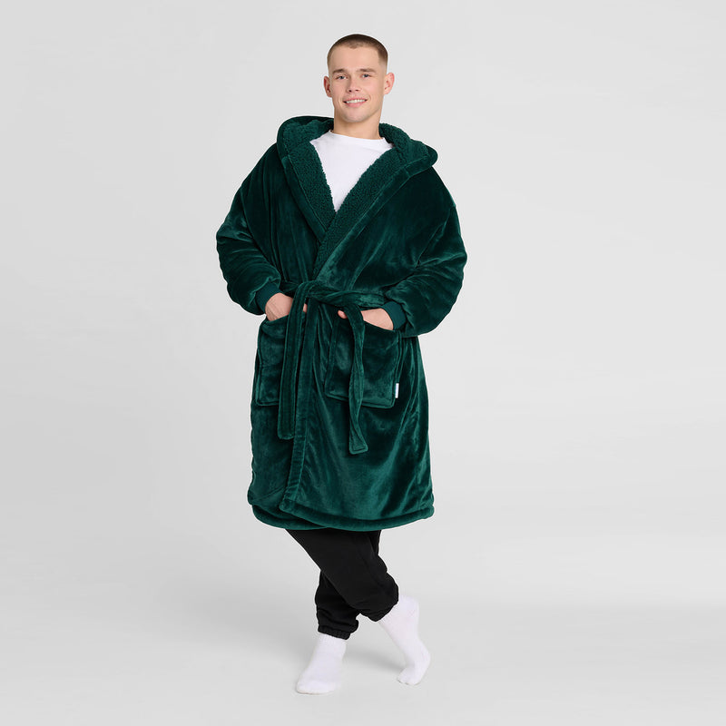 size: Riley is 182cm wearing a size L/XL