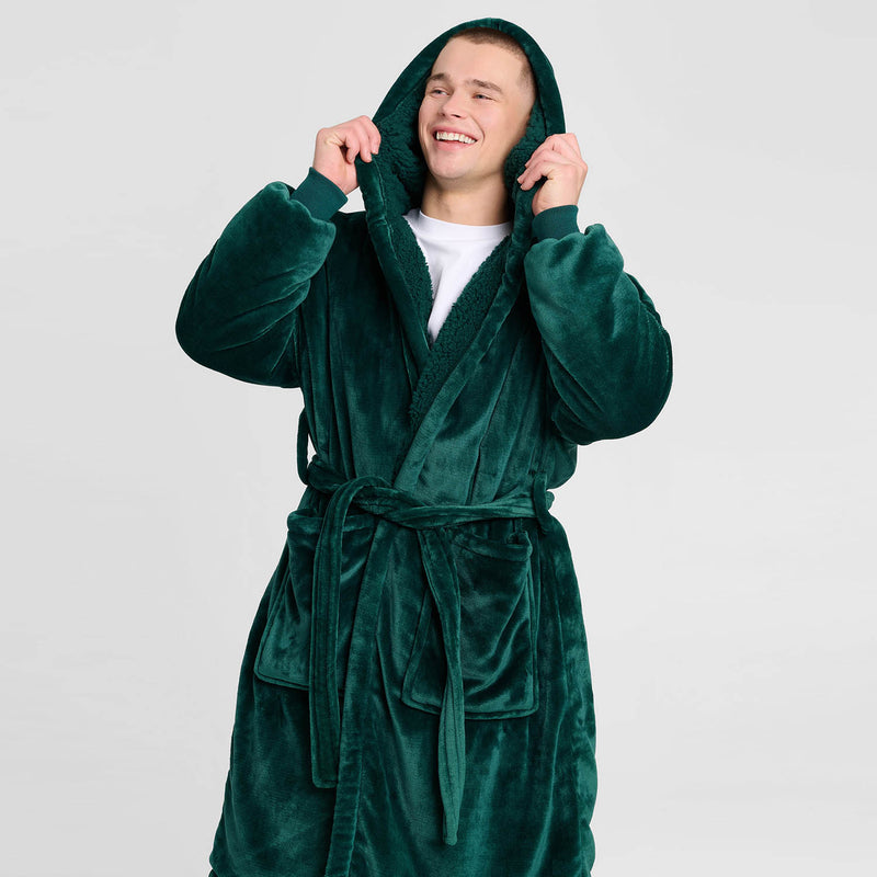 size: Riley is 182cm wearing a size L/XL