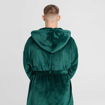 size: Riley is 182cm wearing a size L/XL
