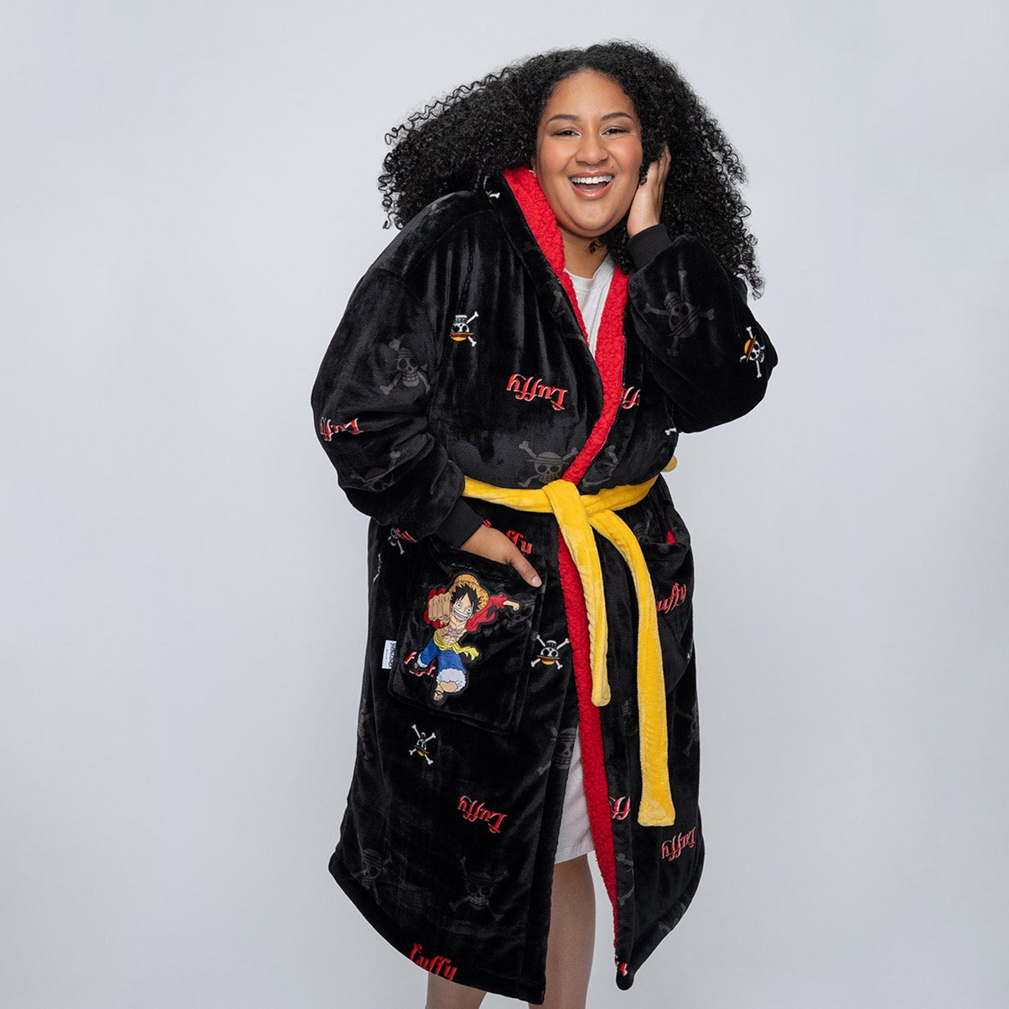 size: Aisha is 161cm wearing a size L/XL