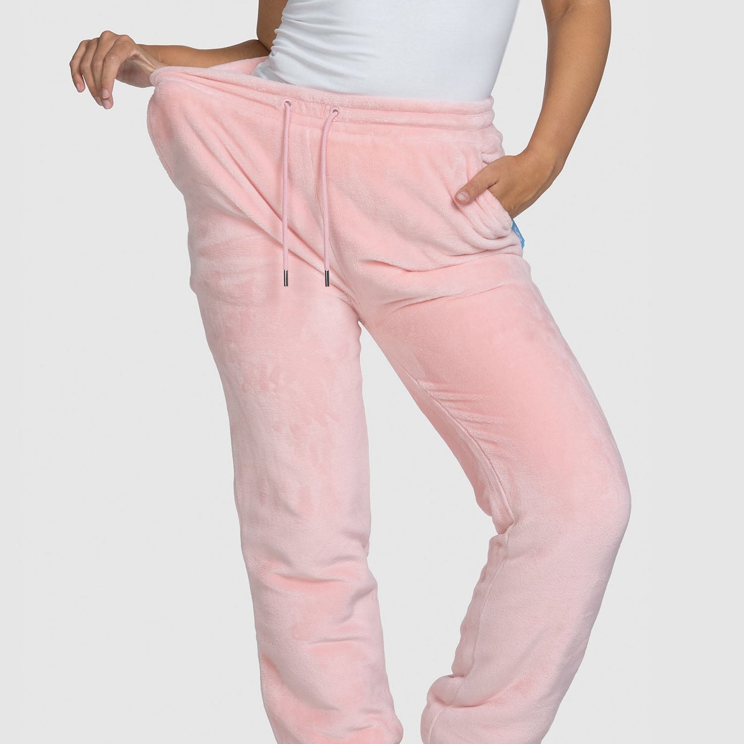 size: Mia is 170cm wearing a size S/M