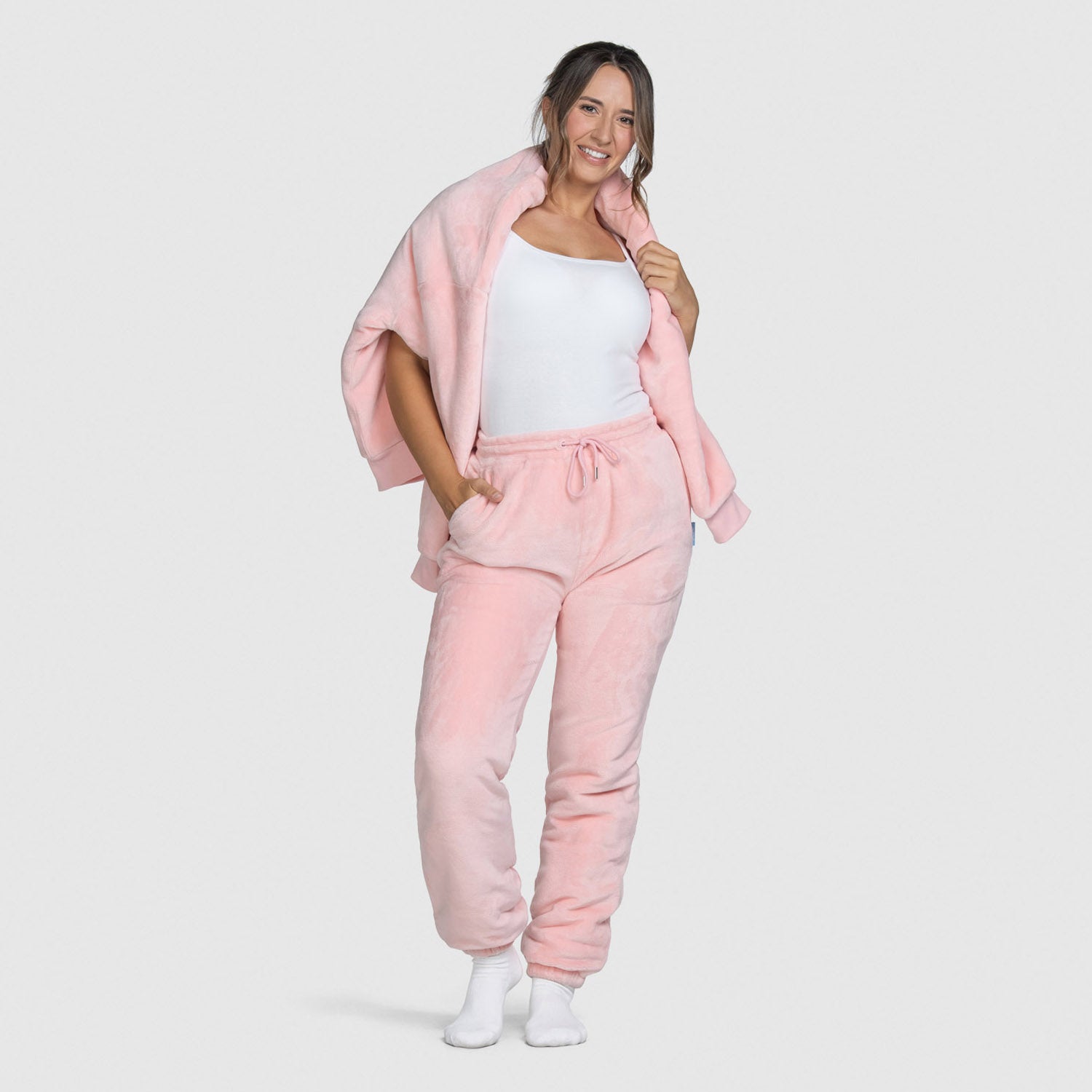 size: Mia is 170cm wearing a size S/M