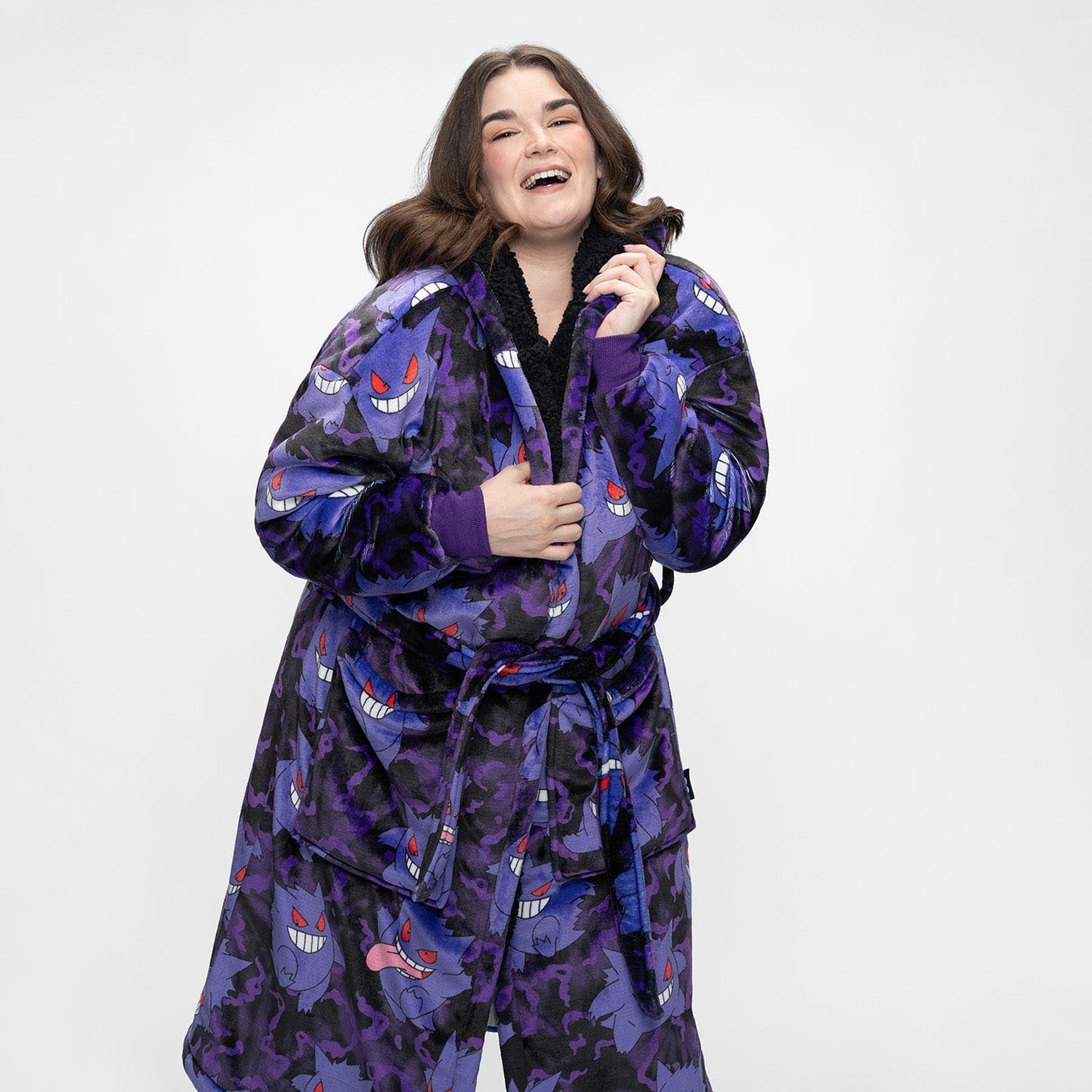 size: Claudia is 173cm wearing a size L/XL