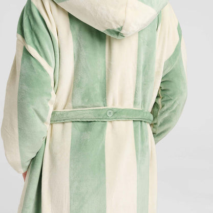 size: Milla is 179cm wearing a size S/M