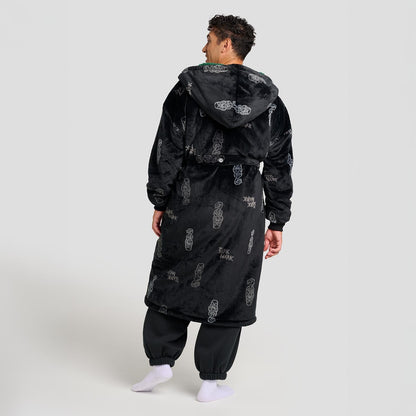 size: Renato is 179cm wearing a size L/XL